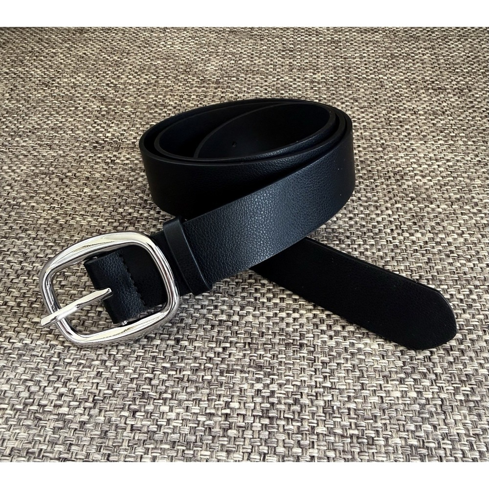 H&M Black Leather Belt Sz Medium Silver Tone Round Buckle. 42"